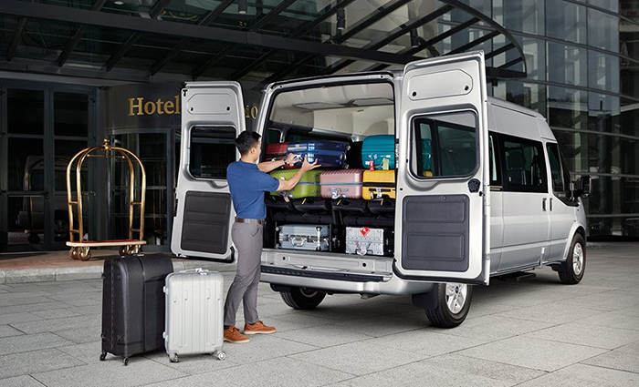 Cửa cốp mở sang 2 bên như trước đây